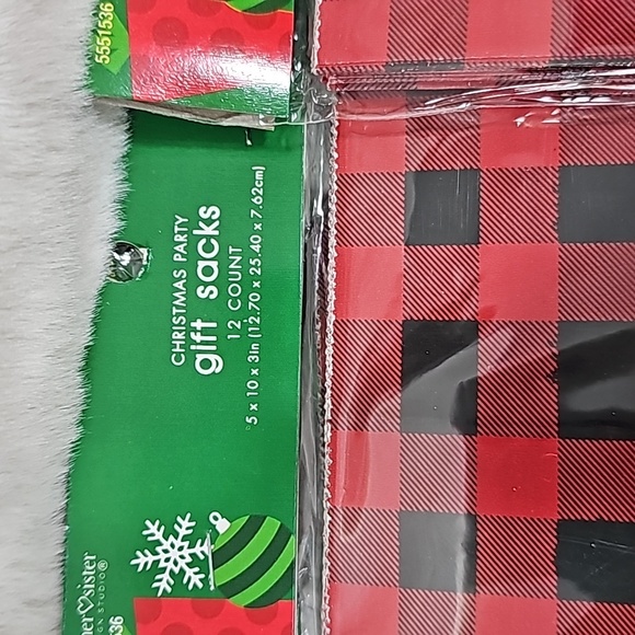 Merry Christmas, Buffalo Plaid 5 packs of 12 Gift Sacks Gift Bags - Picture 4 of 4